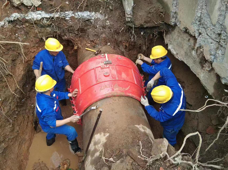 800毫米供水管道漏水  水务公司探漏3天完成抢修