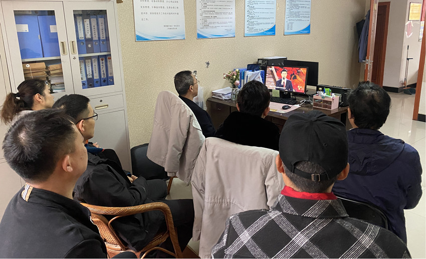 学习先进典型，汲取榜样力量