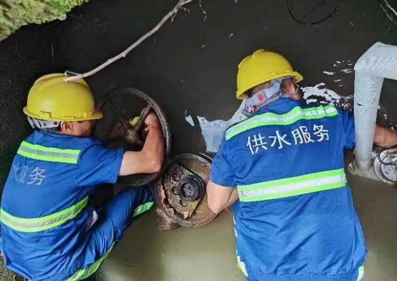 景德镇水务连续作业 8小时完成DN800蝶阀故障抢修