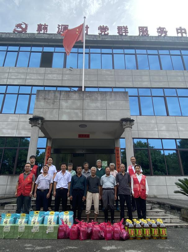 景德镇水务公司走访慰问韩源村困难党员