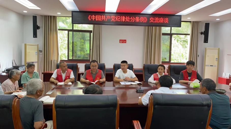 景德镇水务公司走访慰问韩源村困难党员