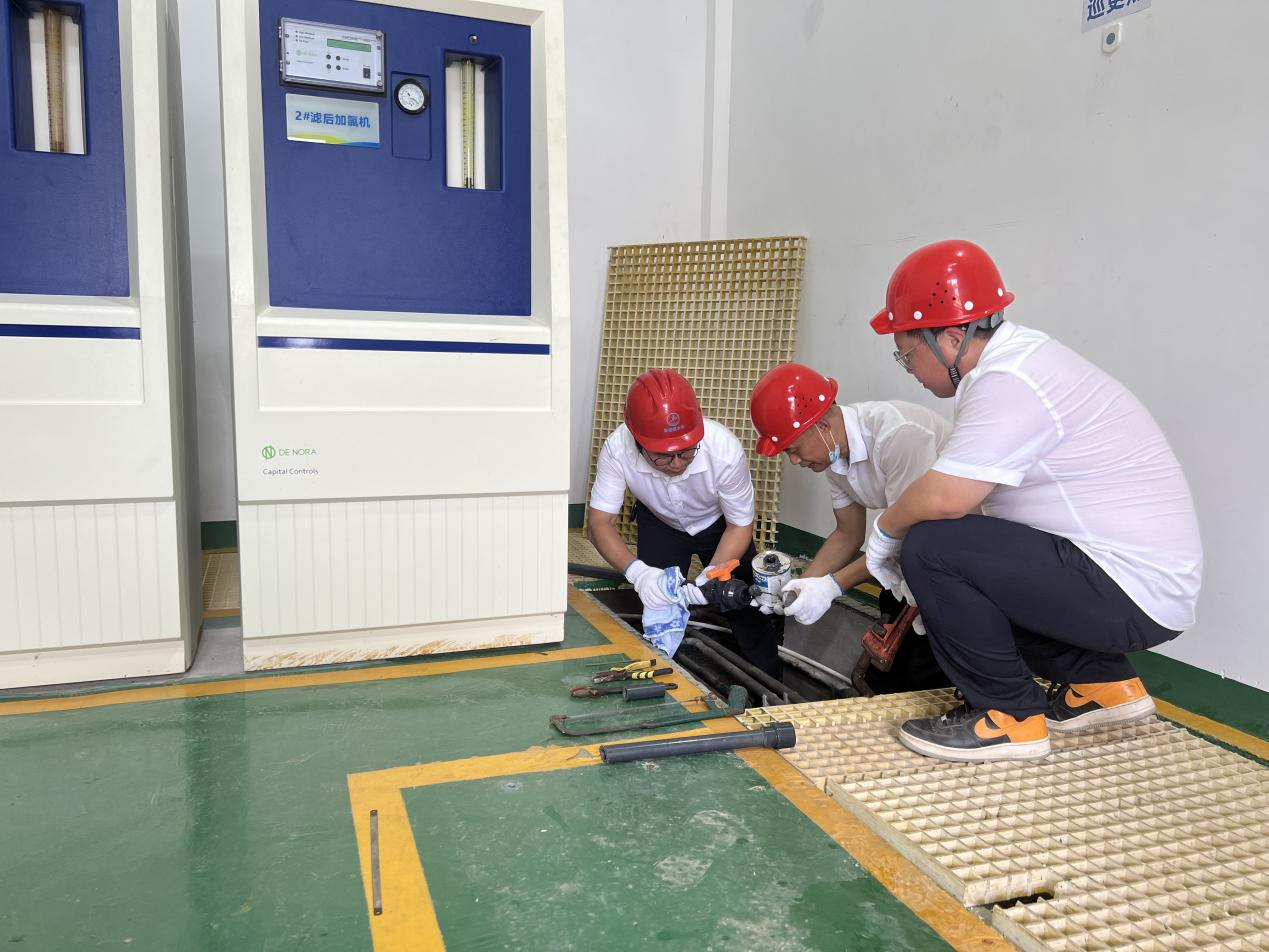 洋湖水厂完成消毒药剂投加备用管道敷设工作