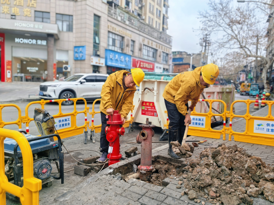 消防栓不是“免费水龙头”    切不可随意取用